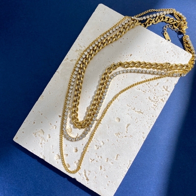 女性のためのステンレス鋼の金の層のひし形のネックレスの宝石類のチョーカー