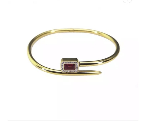 贅沢で赤いルビー色のダイヤモンドは釘のブレスレット24kの金のステンレス鋼の腕輪を散りばめた