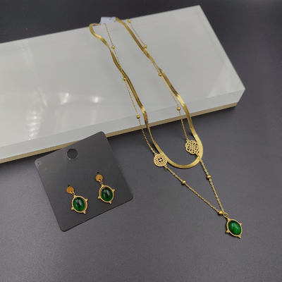 最新の金色のステンレス鋼の耳飾り ネックレス ブレスレットセット レディースのための緑の石