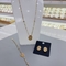 CZのダイヤモンドの宝石類は女性の金によってめっきされた立方ジルコニアのための古典的な吊り下げ式のネックレスのスタッドのイヤリングのブレスレットを置いた