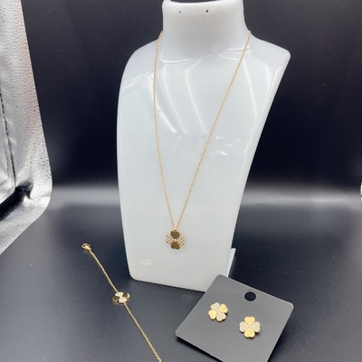 新着品 トレンドイ ハイポーチ 最新品 金色 ステンレス 耳飾り ネックレス ブレスレット シルコ付き レディース
