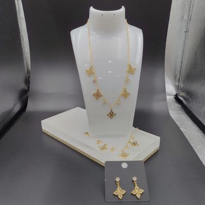 最新のゴールド色ステンレス鋼の耳飾り ネックレス ストーン付きのブレスレット